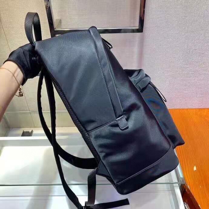大人気☆PRADA☆シンプル バックパック☆