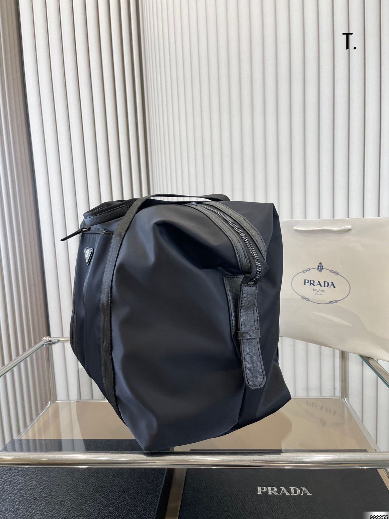 PRADA ナイロン トラベルバッグ