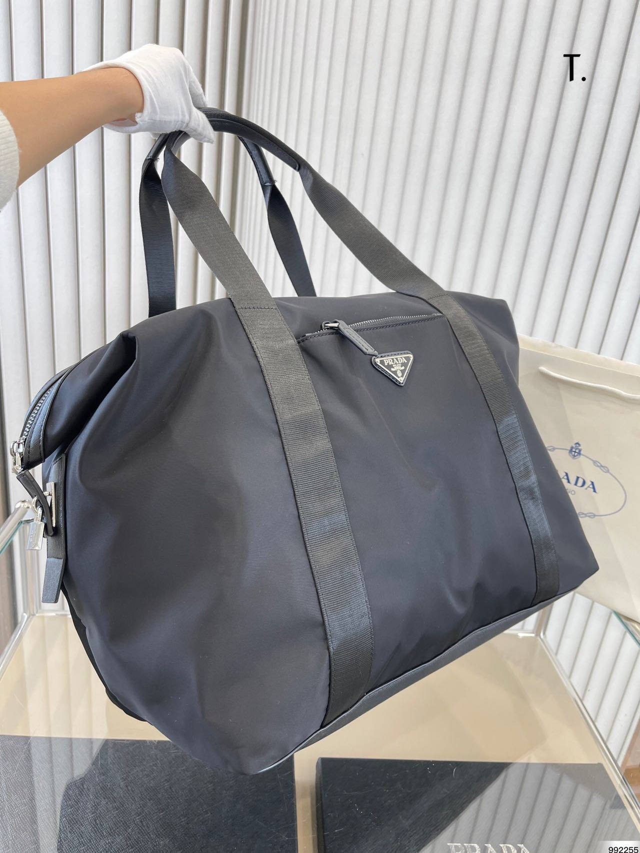 PRADA ナイロン トラベルバッグ