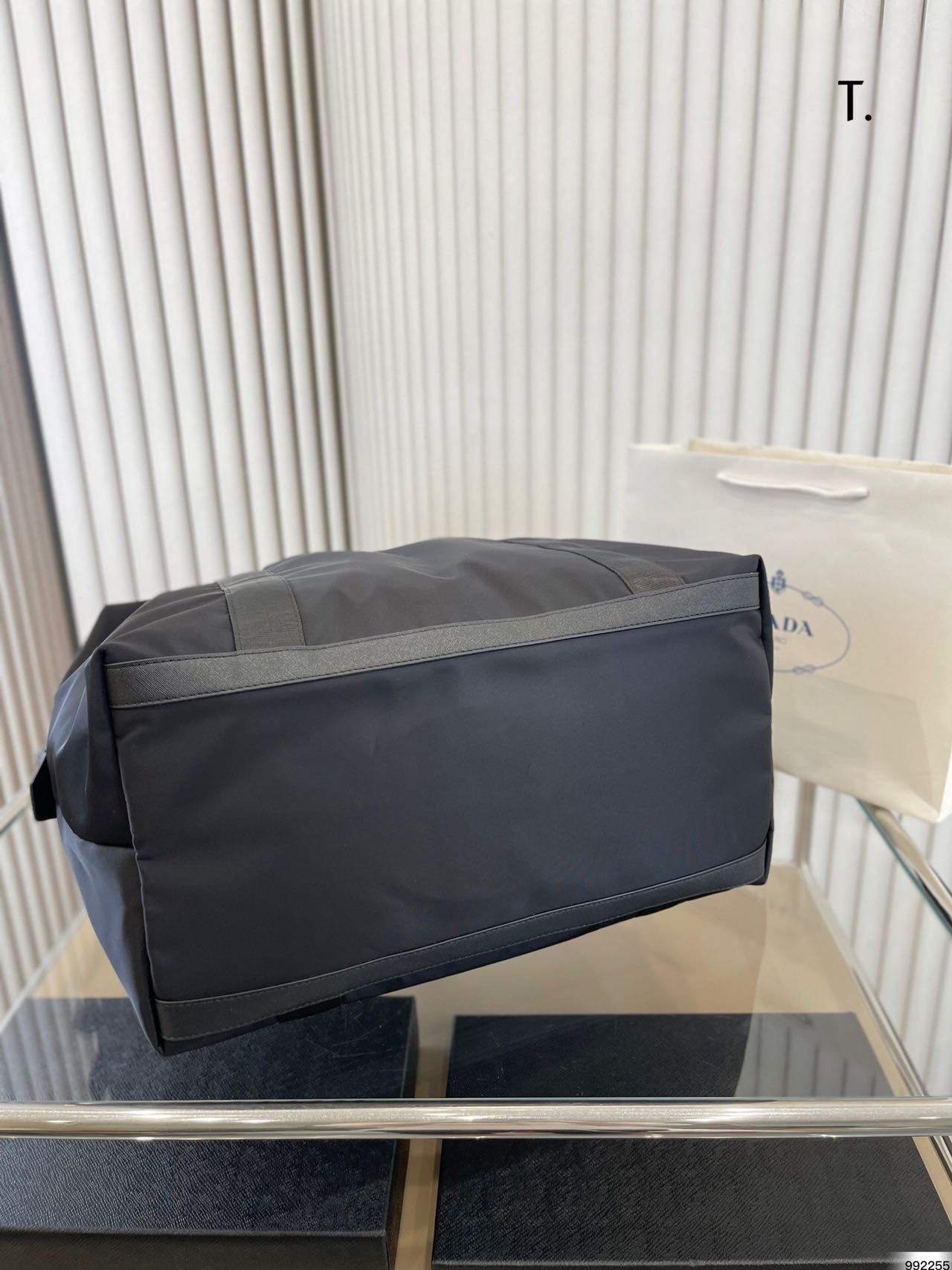 PRADA ナイロン トラベルバッグ