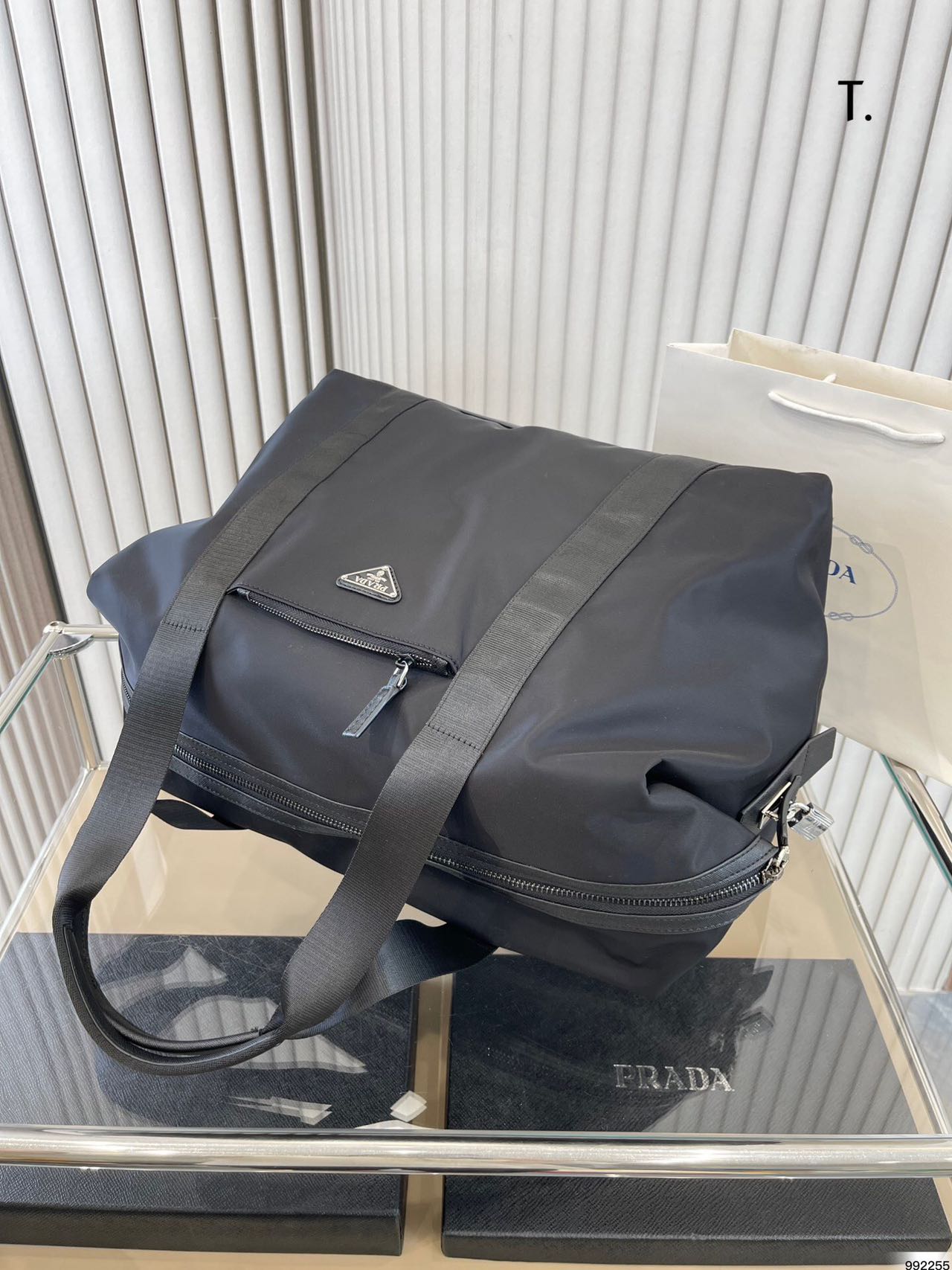 PRADA ナイロン トラベルバッグ