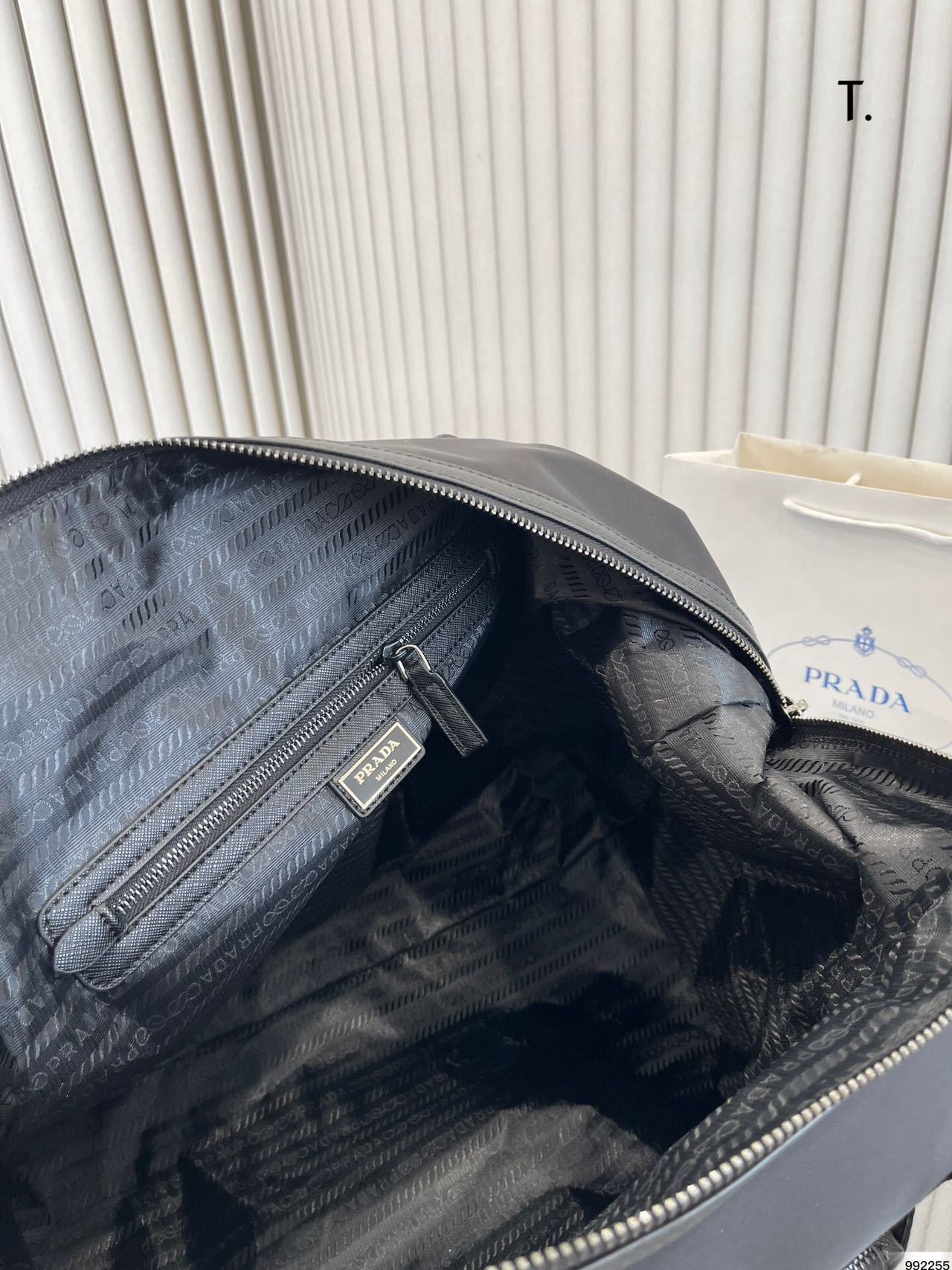 PRADA ナイロン トラベルバッグ