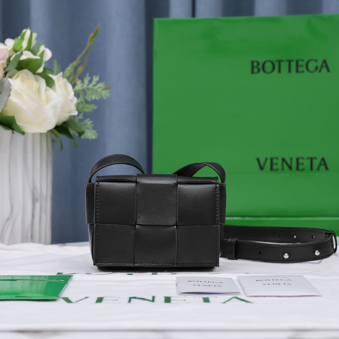 ミニバッグ【BOTTEGA VENETA】大人気 クロスボディバッグ