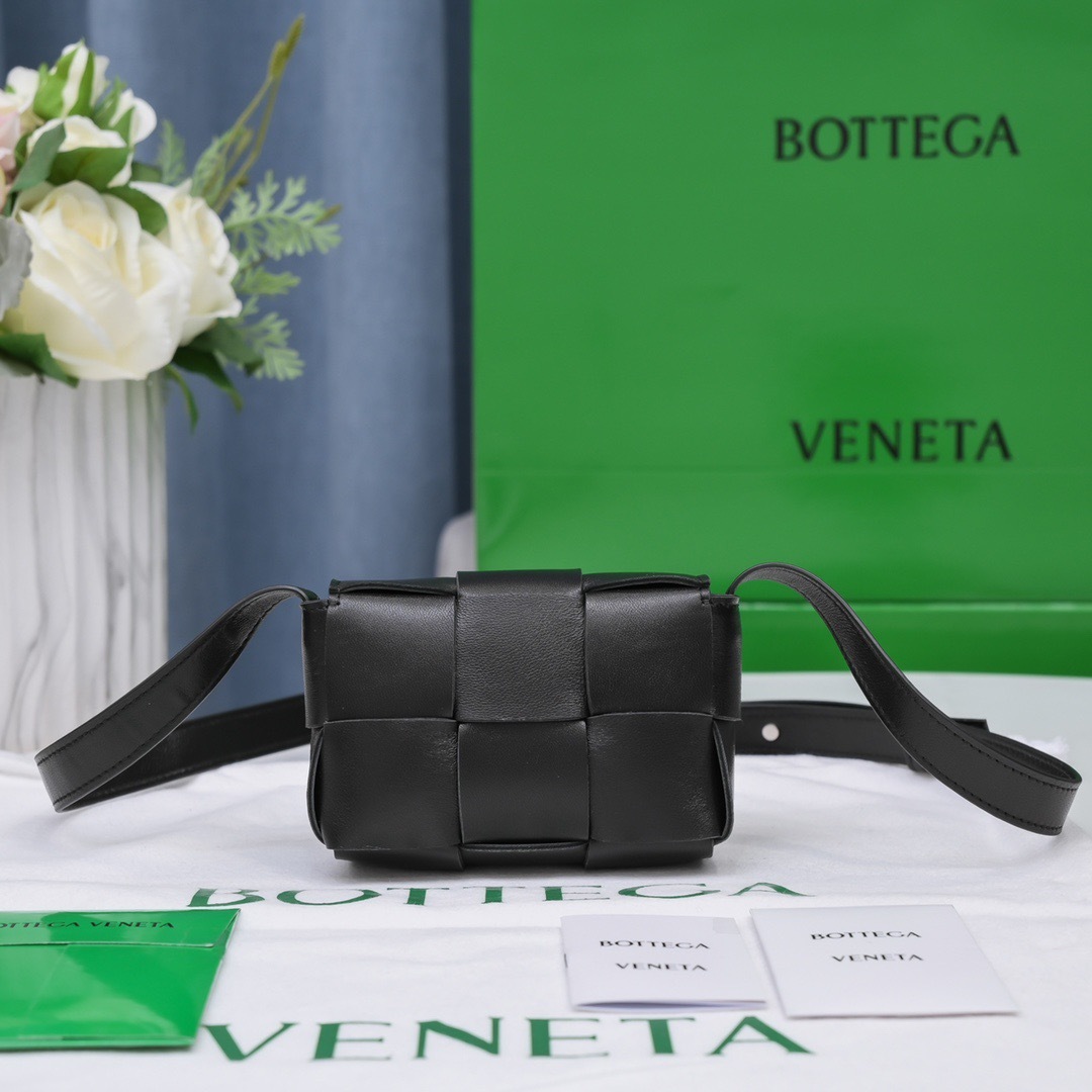 ミニバッグ【BOTTEGA VENETA】大人気 クロスボディバッグ