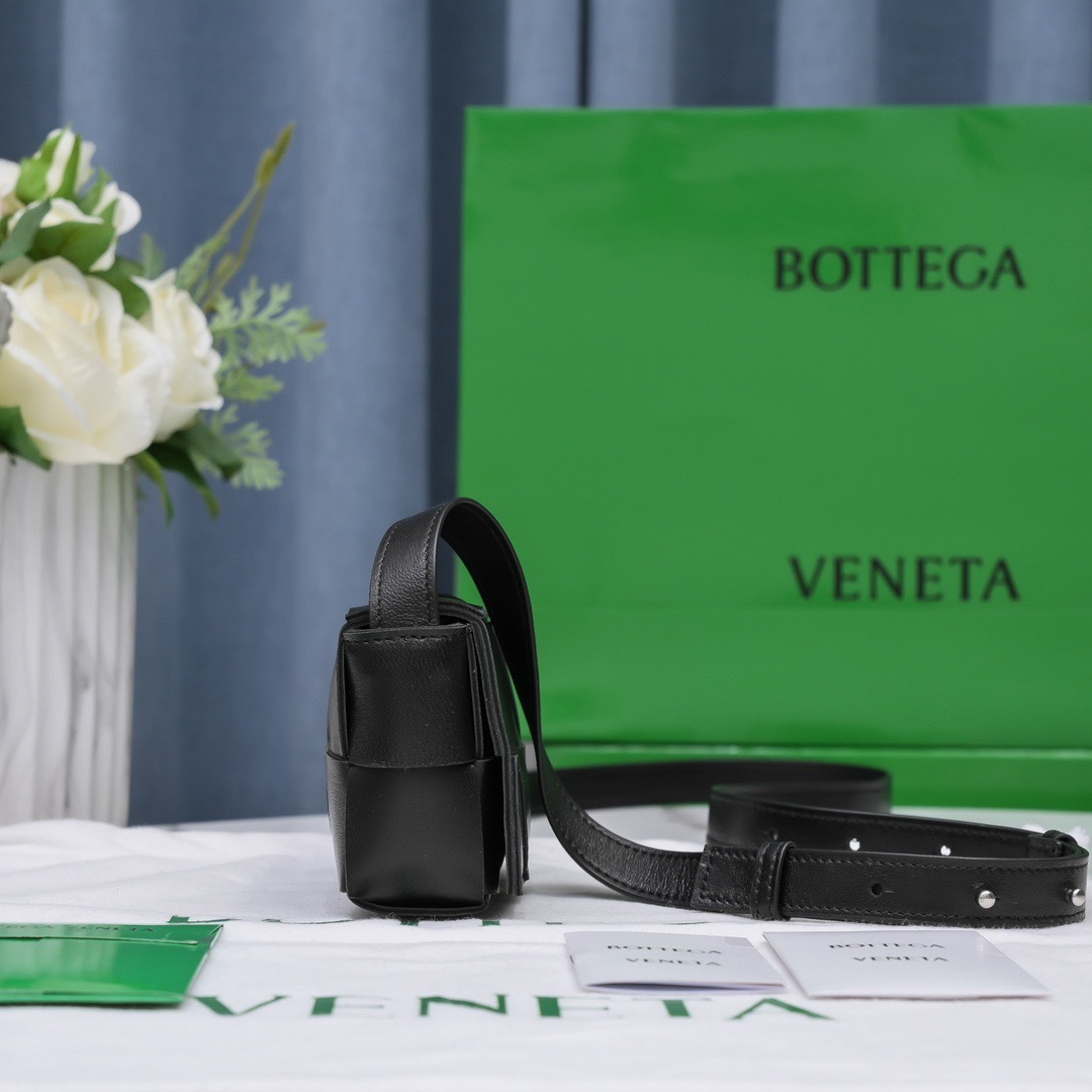 ミニバッグ【BOTTEGA VENETA】大人気 クロスボディバッグ