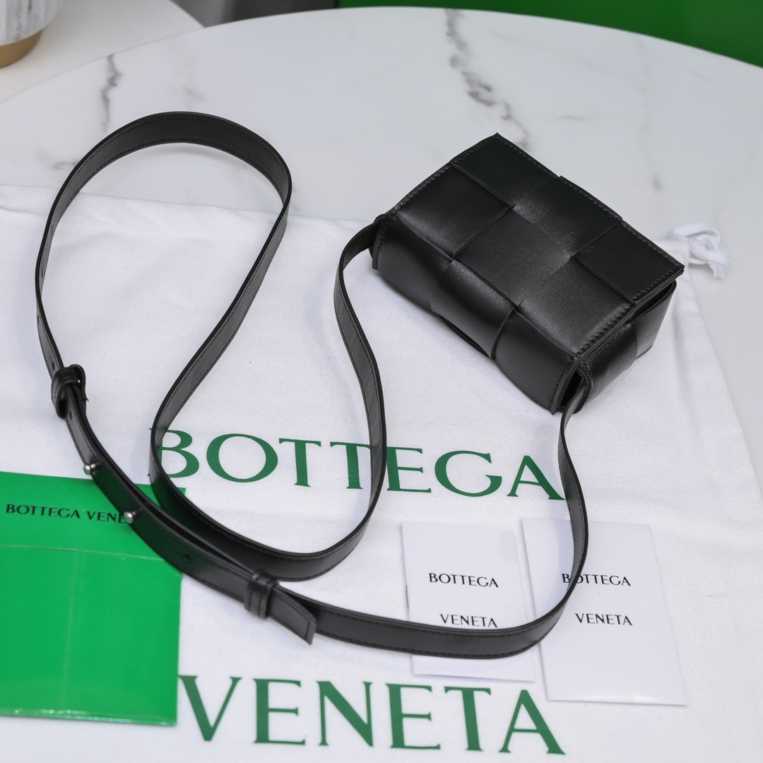 ミニバッグ【BOTTEGA VENETA】大人気 クロスボディバッグ