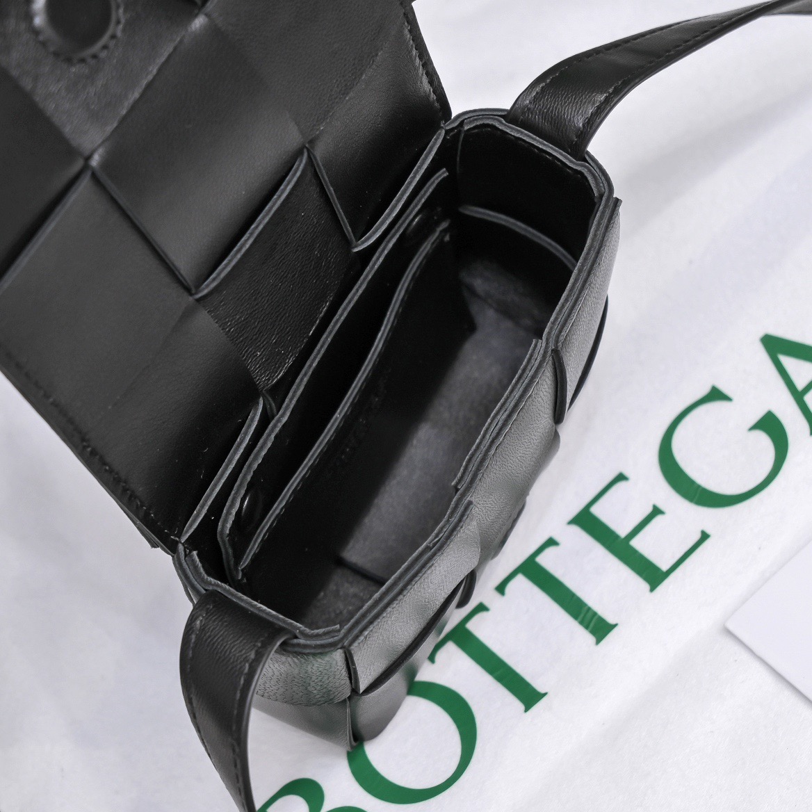 ミニバッグ【BOTTEGA VENETA】大人気 クロスボディバッグ