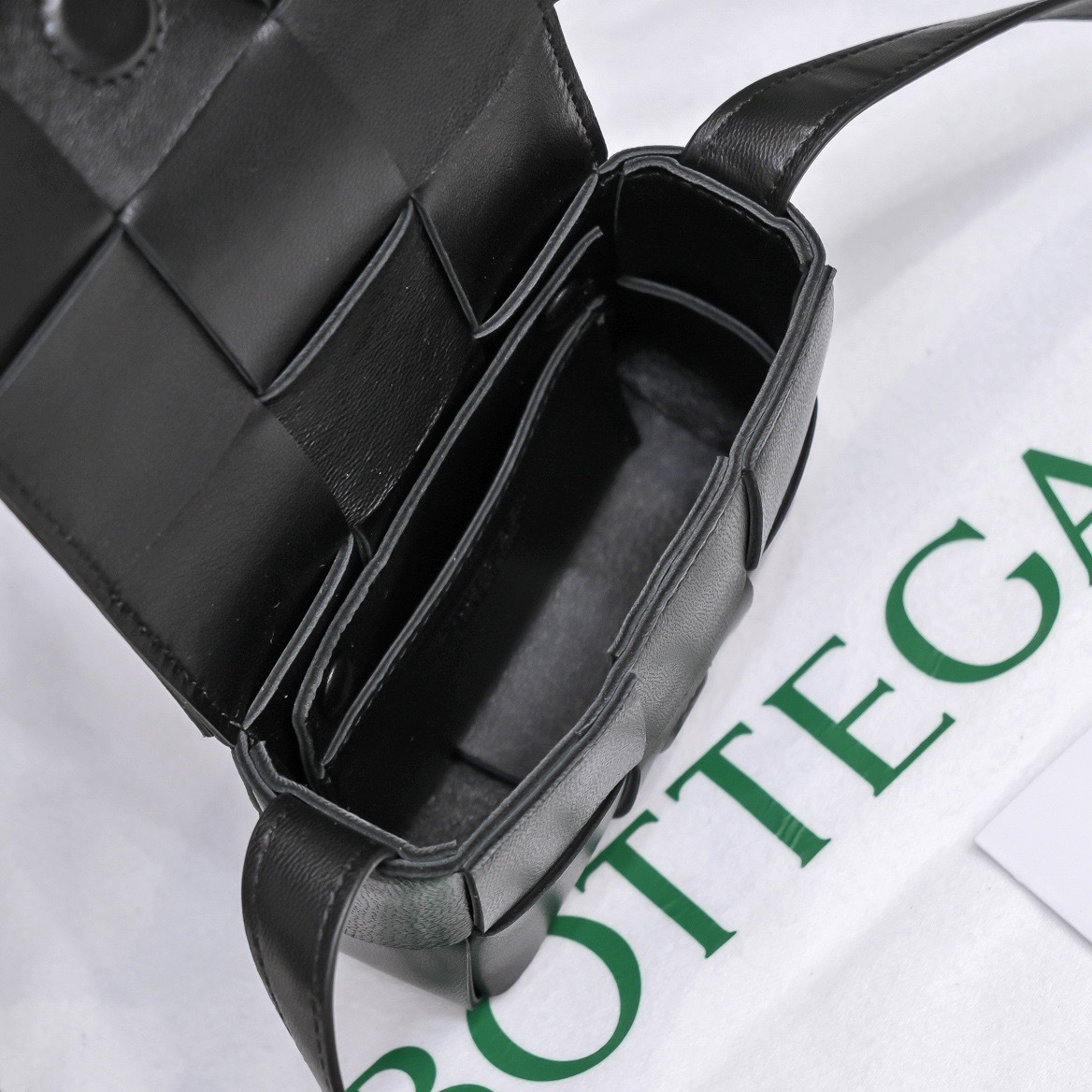 ミニバッグ【BOTTEGA VENETA】大人気 クロスボディバッグ