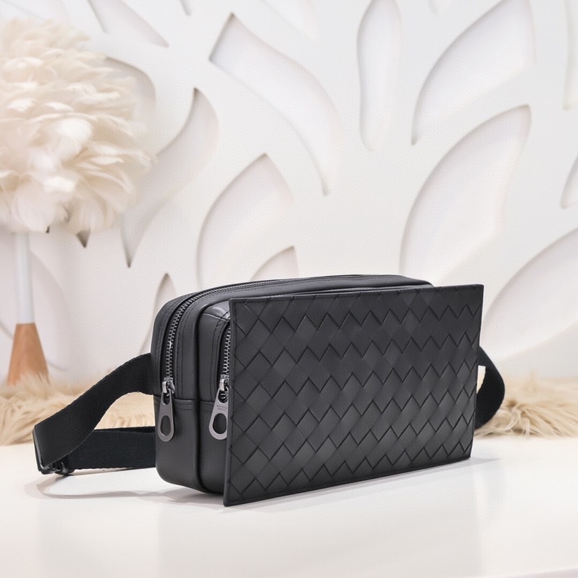 【Bottega Veneta】イントレチャートベルトバッグ