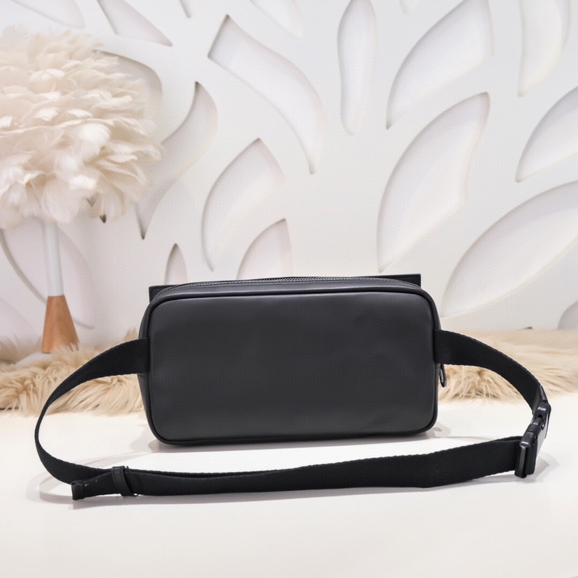 【Bottega Veneta】イントレチャートベルトバッグ