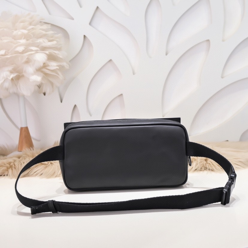 【Bottega Veneta】イントレチャートベルトバッグ