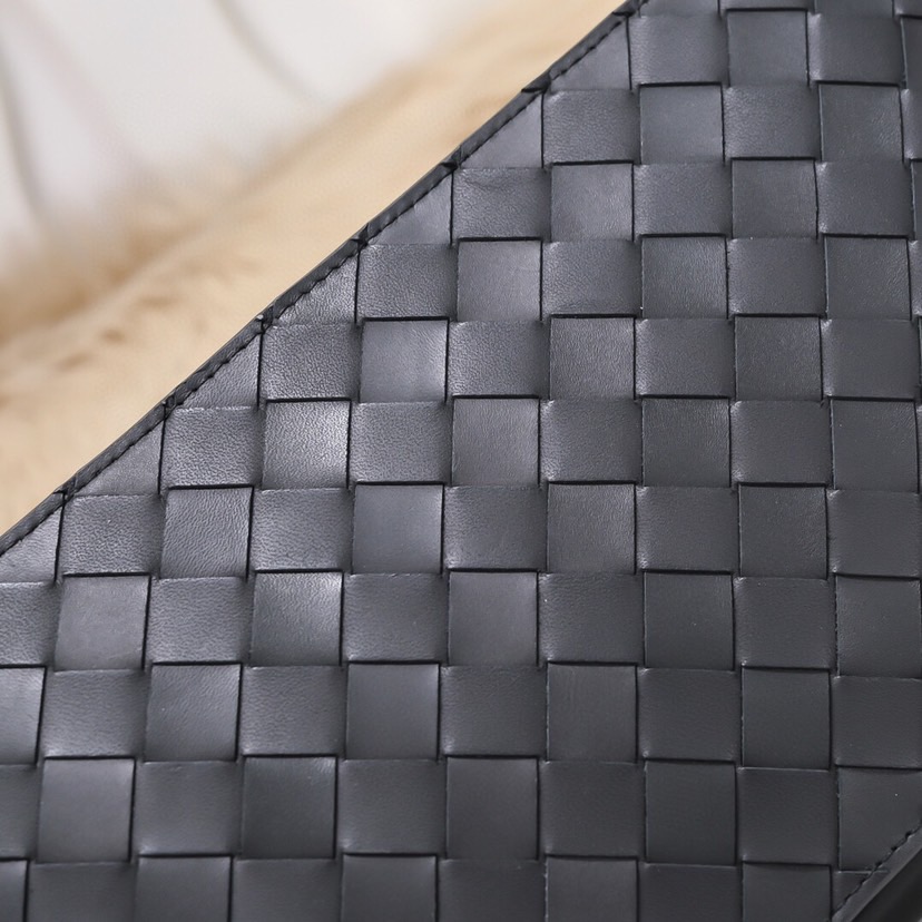 【Bottega Veneta】イントレチャートベルトバッグ