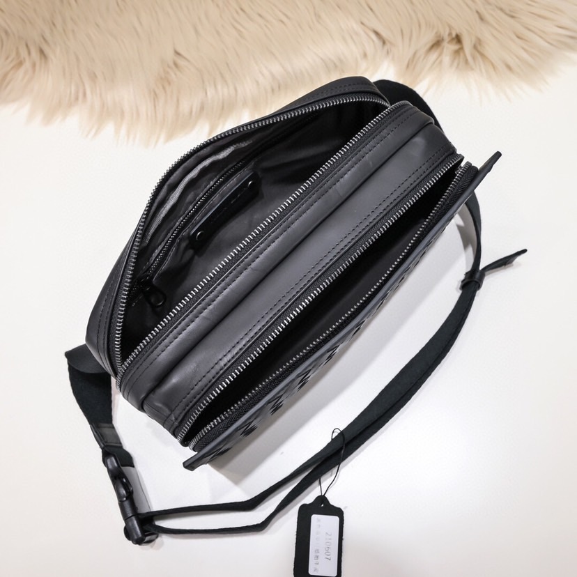 【Bottega Veneta】イントレチャートベルトバッグ
