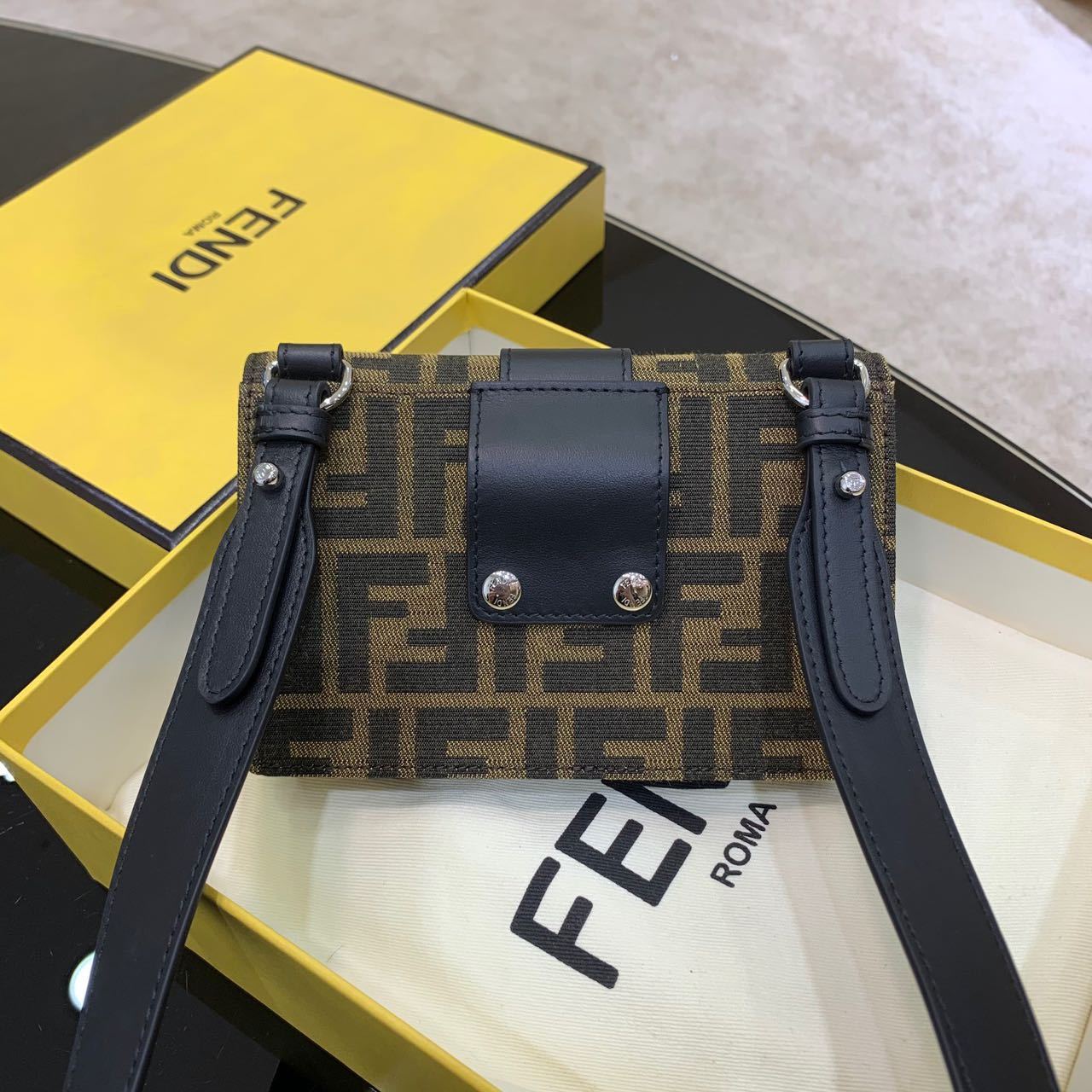 FENDI☆バゲット スリム クラッチ ファブリックバッグ