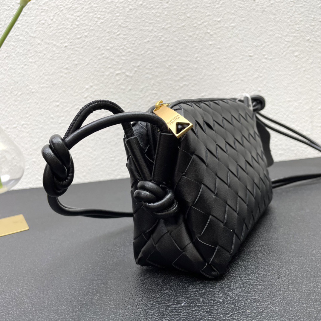 【BOTTEGA VENETA】ループ クロスボディミニバッグ