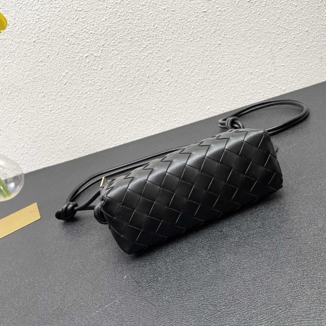 【BOTTEGA VENETA】ループ クロスボディミニバッグ