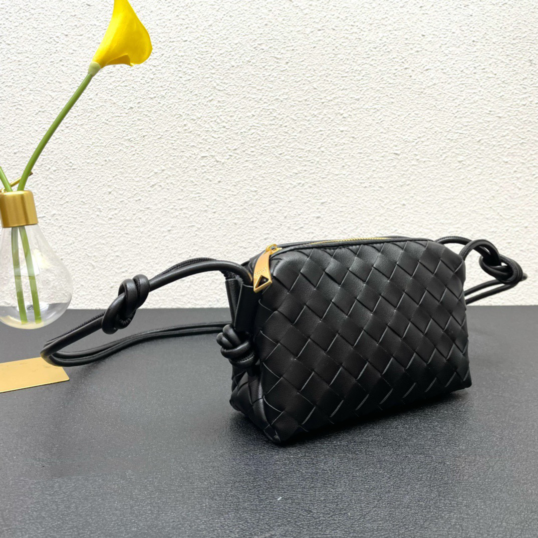 【BOTTEGA VENETA】ループ クロスボディミニバッグ