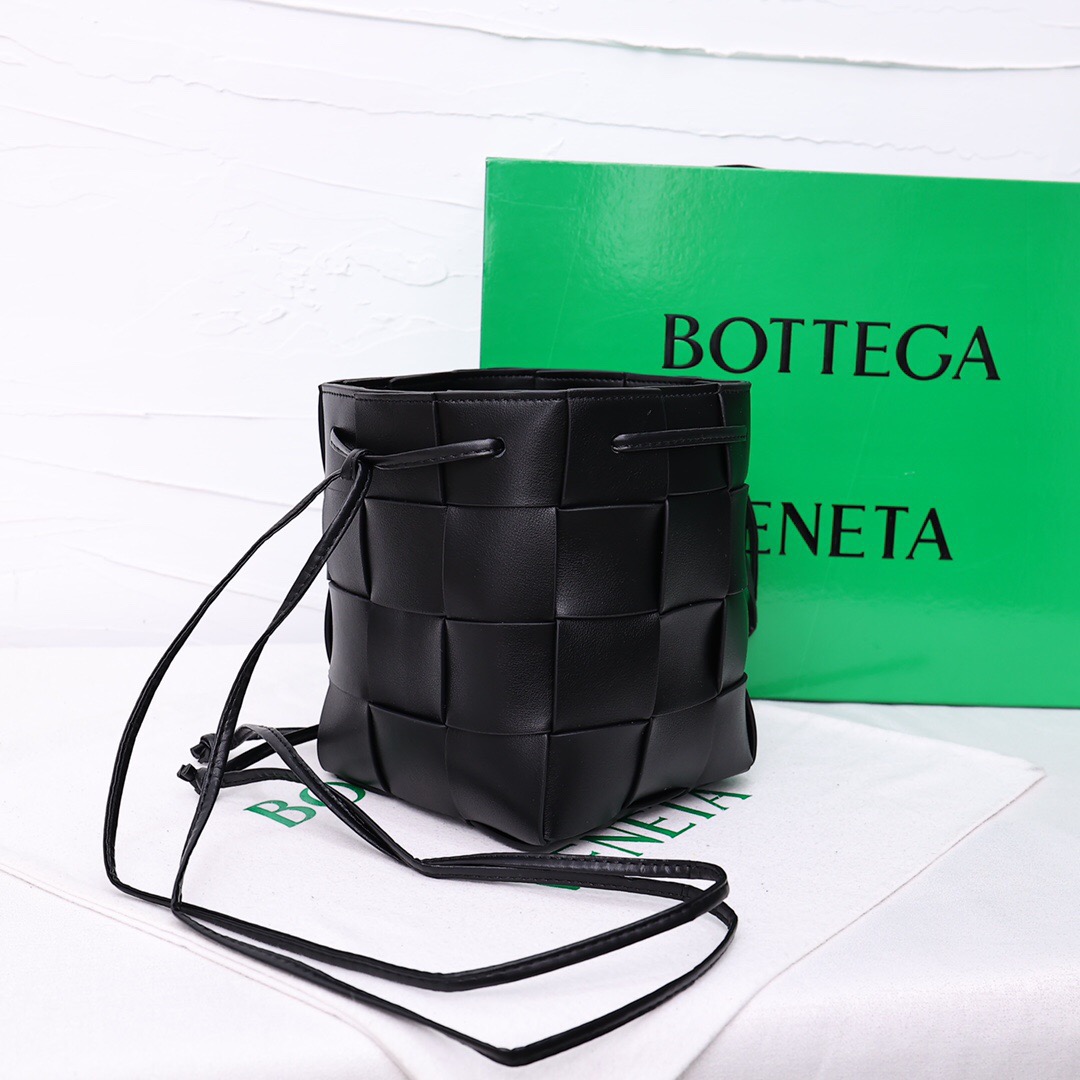 【BOTTEGA VENETA】カセット スモールバッグ イントレチャート