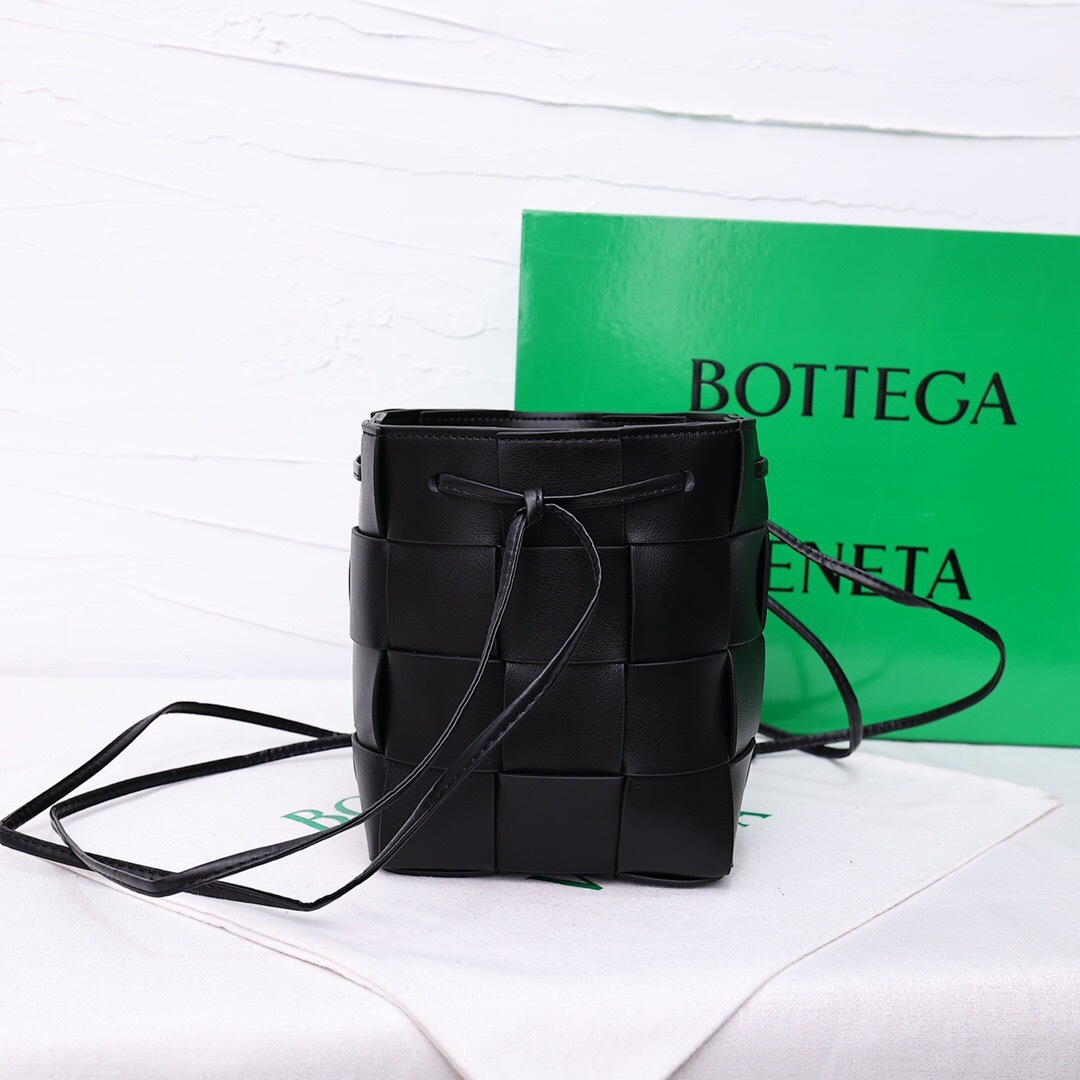 【BOTTEGA VENETA】カセット スモールバッグ イントレチャート