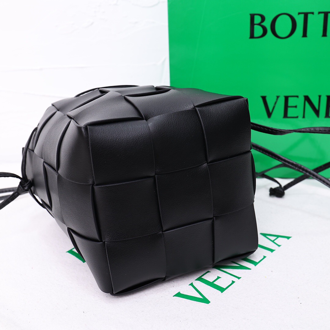 【BOTTEGA VENETA】カセット スモールバッグ イントレチャート