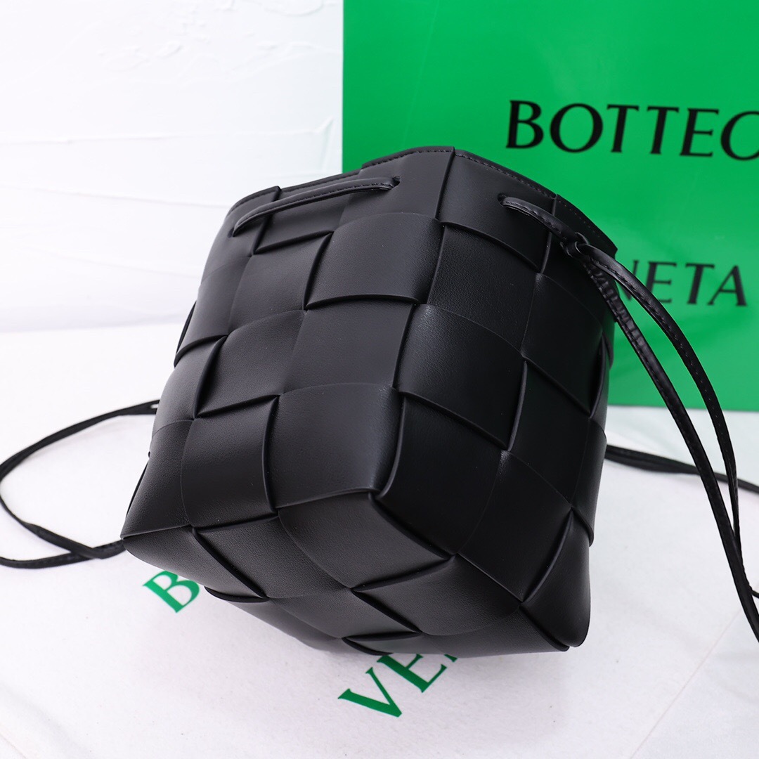 【BOTTEGA VENETA】カセット スモールバッグ イントレチャート