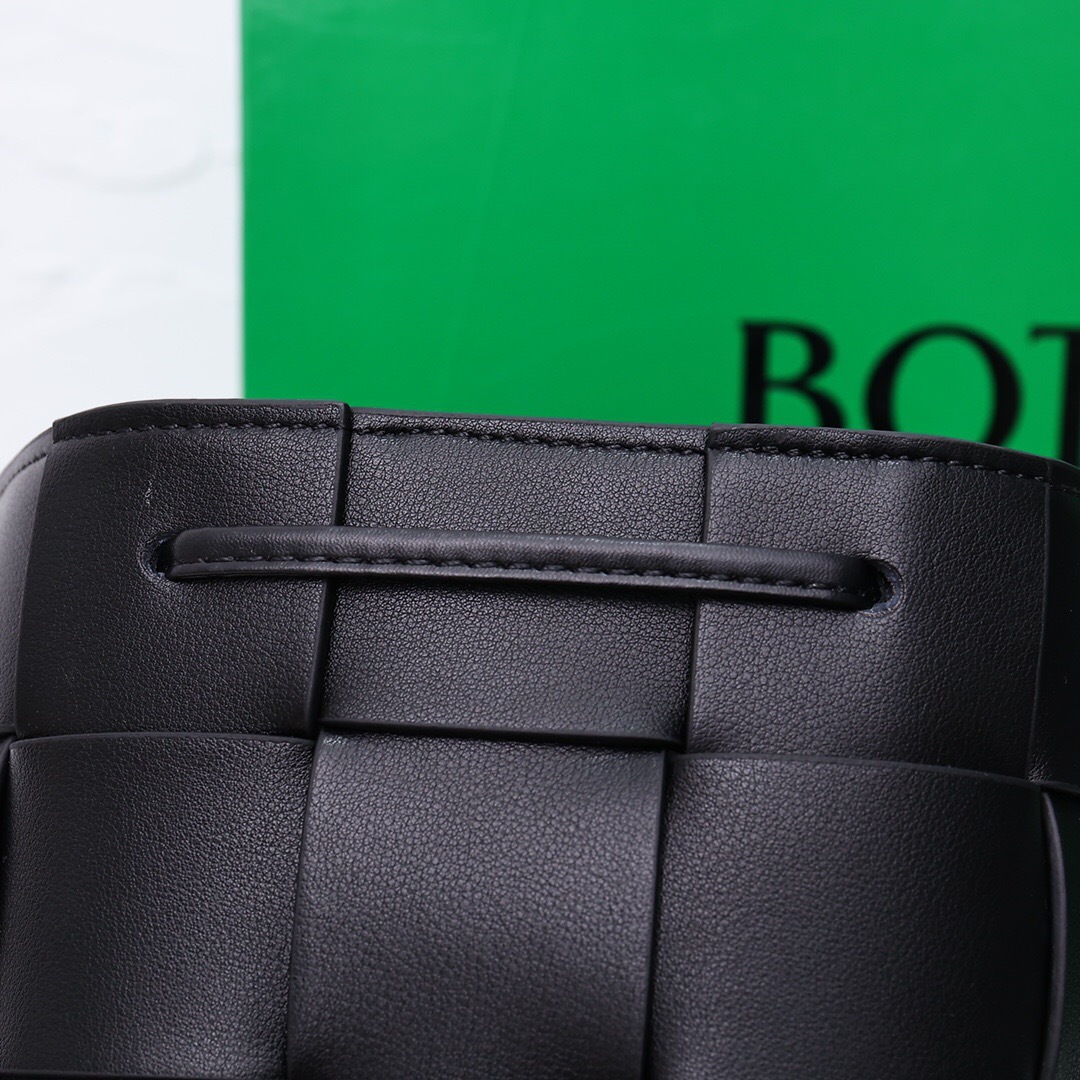 【BOTTEGA VENETA】カセット スモールバッグ イントレチャート