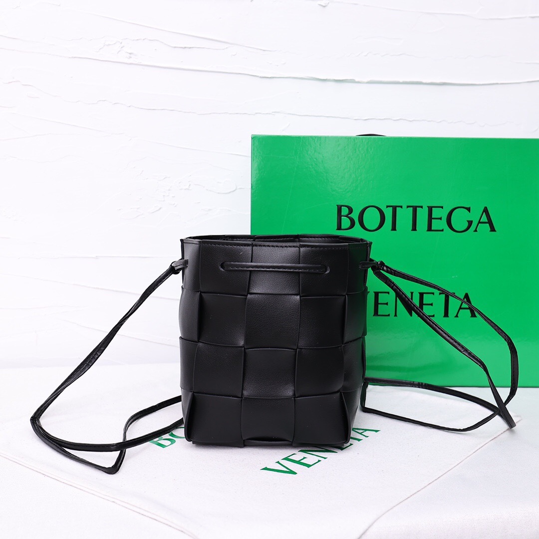【BOTTEGA VENETA】カセット スモールバッグ イントレチャート