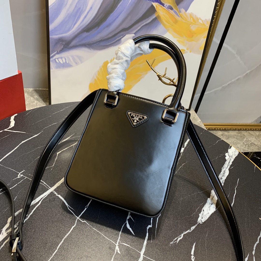 ♦PRADA♦ ショルダーバッグ