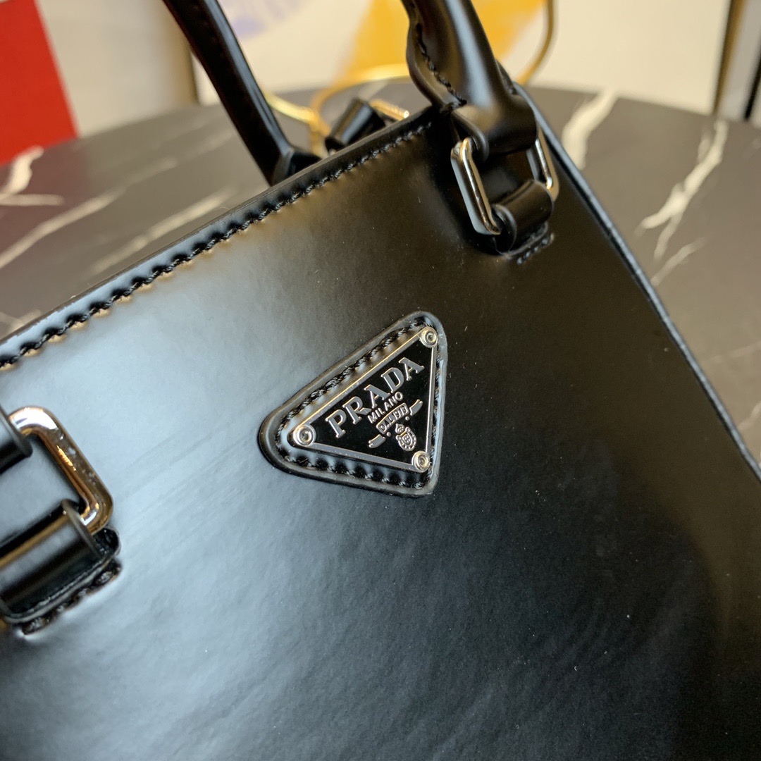 ♦PRADA♦ ショルダーバッグ