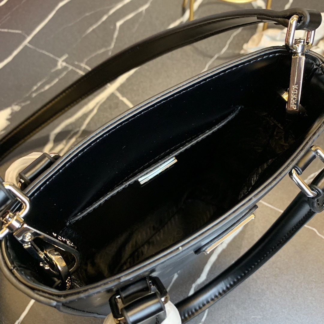 ♦PRADA♦ ショルダーバッグ