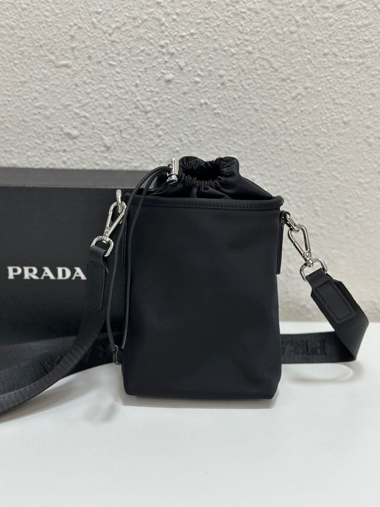 Prada ミニ ショルダーバック プラダ