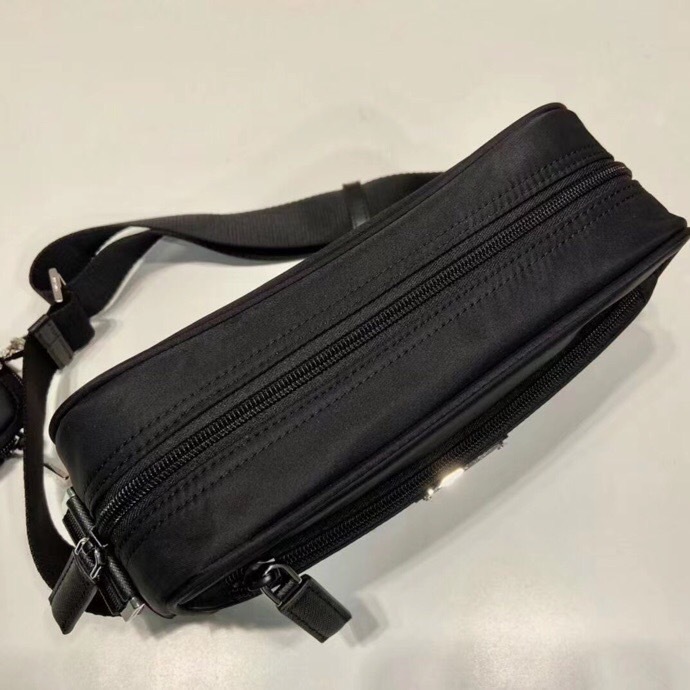 PRADA プラダ Re Nylon ロゴ ミニポーチ付き クロスボディバッグ