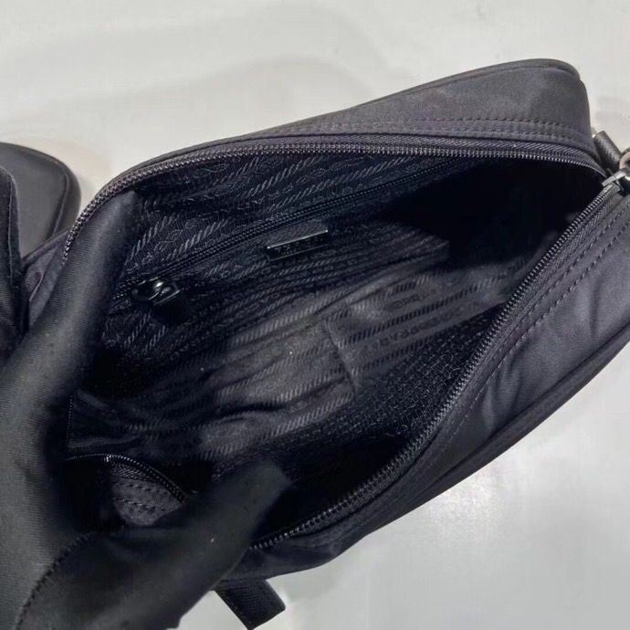 PRADA プラダ Re Nylon ロゴ ミニポーチ付き クロスボディバッグ