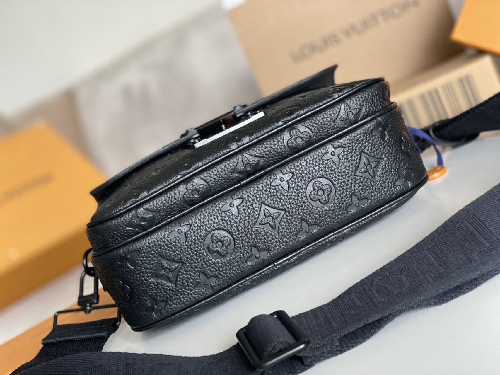 Louis vuitton◆ミニ ショルダーバッグ◆ ブルー レザー 黒 メッセンジャー