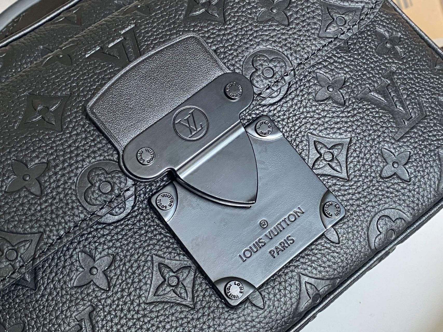 Louis vuitton◆ミニ ショルダーバッグ◆ ブルー レザー 黒 メッセンジャー