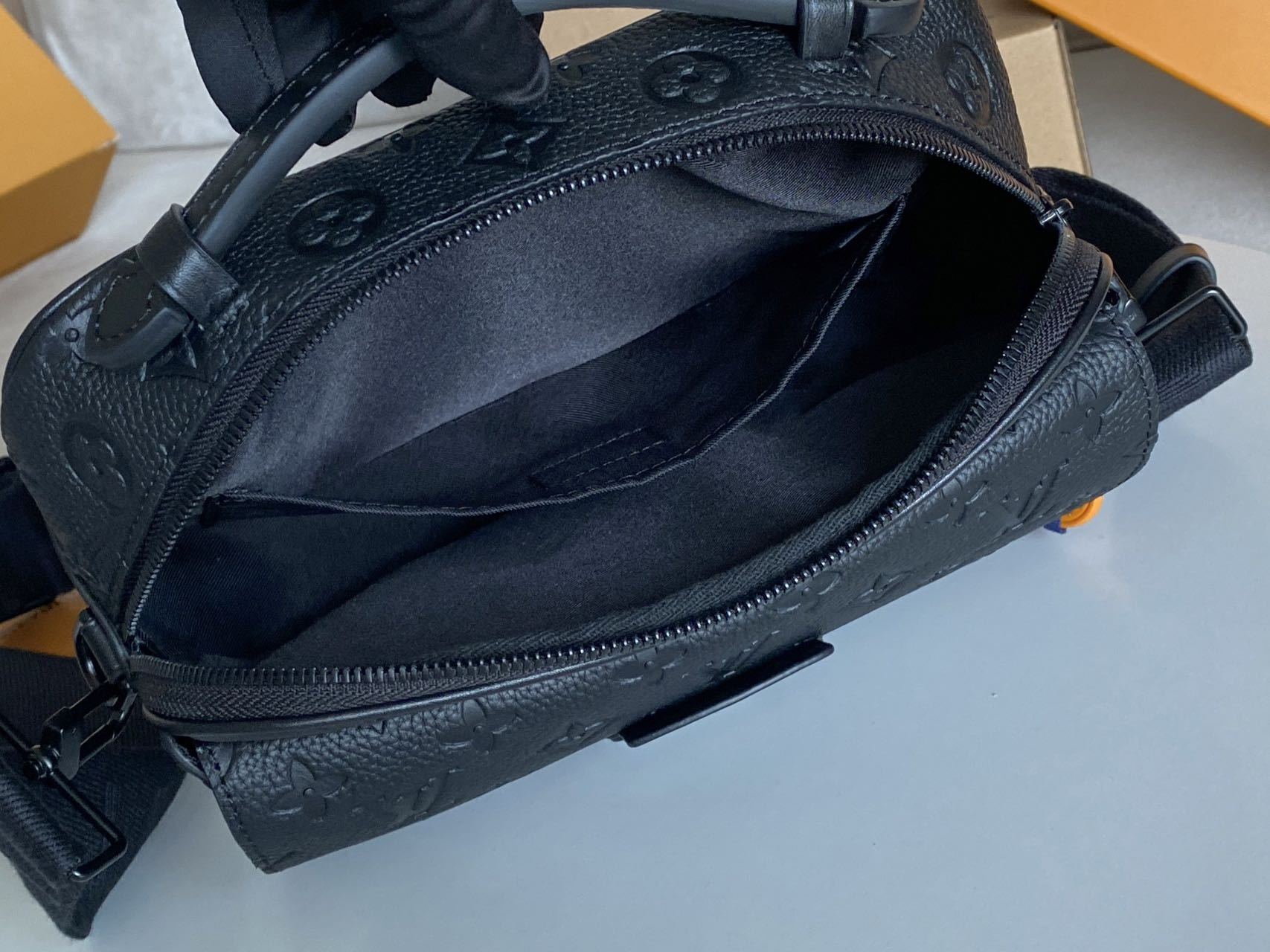 Louis vuitton◆ミニ ショルダーバッグ◆ ブルー レザー 黒 メッセンジャー