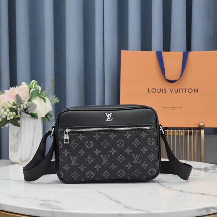 LOUIS VUITTON ルイヴィトン　ショルダーバッグ
