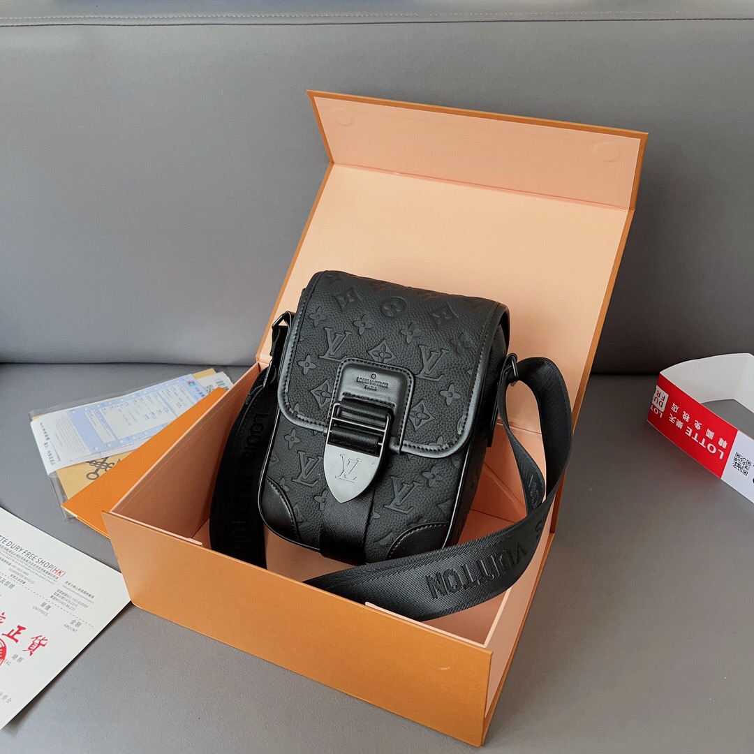 LOUIS VUITTON★S-LOCK VERTICAL WEARABLE WALLET★メンズ