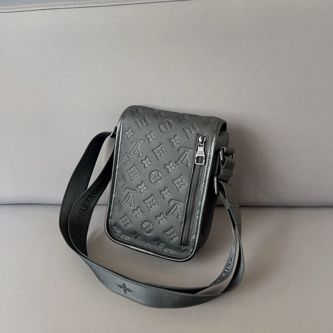 LOUIS VUITTON★S-LOCK VERTICAL WEARABLE WALLET★メンズ