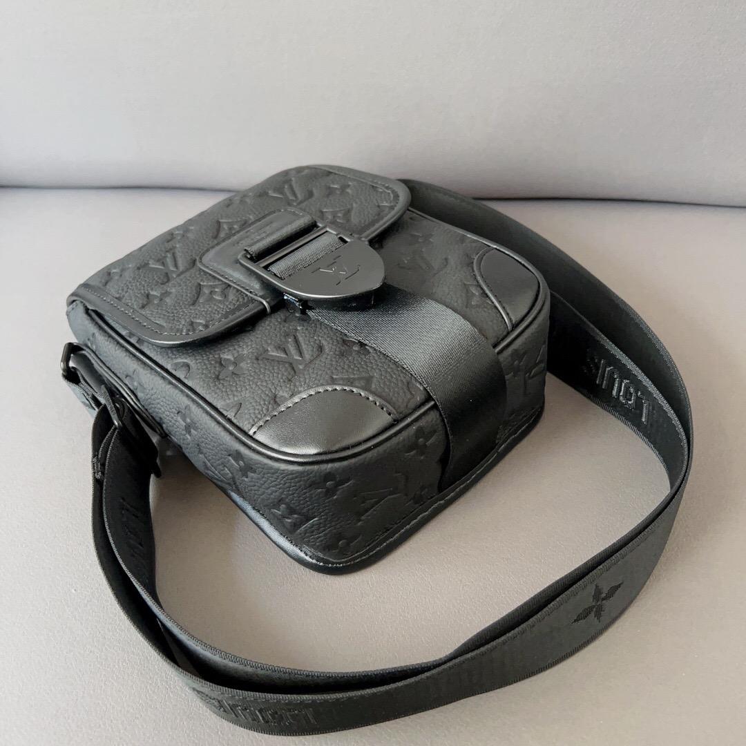 LOUIS VUITTON★S-LOCK VERTICAL WEARABLE WALLET★メンズ