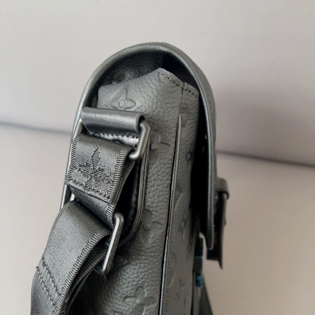 LOUIS VUITTON★S-LOCK VERTICAL WEARABLE WALLET★メンズ
