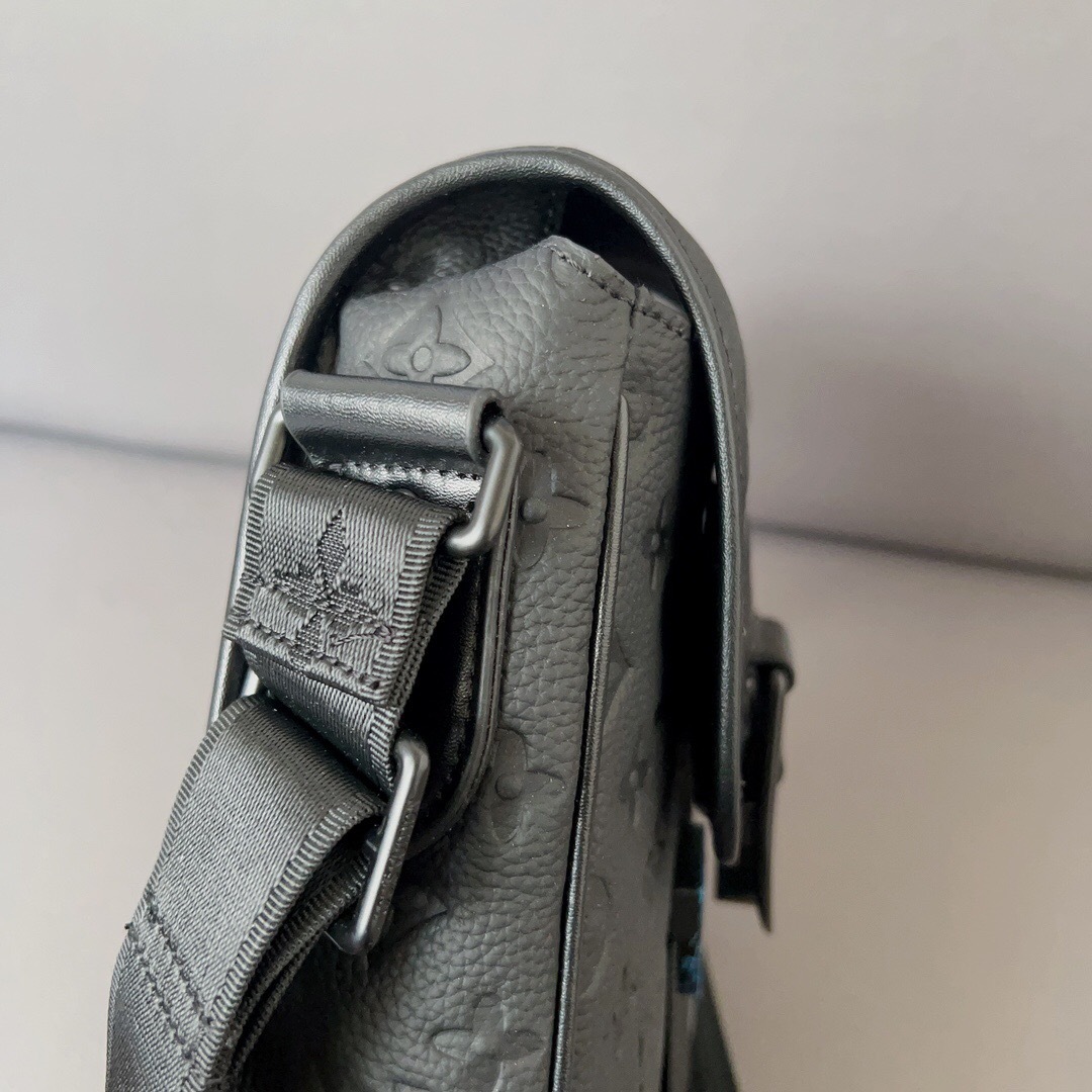 LOUIS VUITTON★S-LOCK VERTICAL WEARABLE WALLET★メンズ