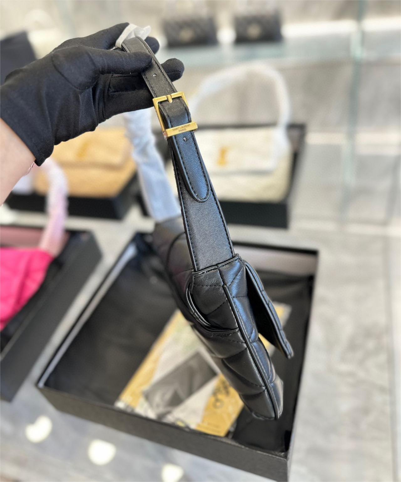 YSL イヴ サンローラン ショルダーバッグ