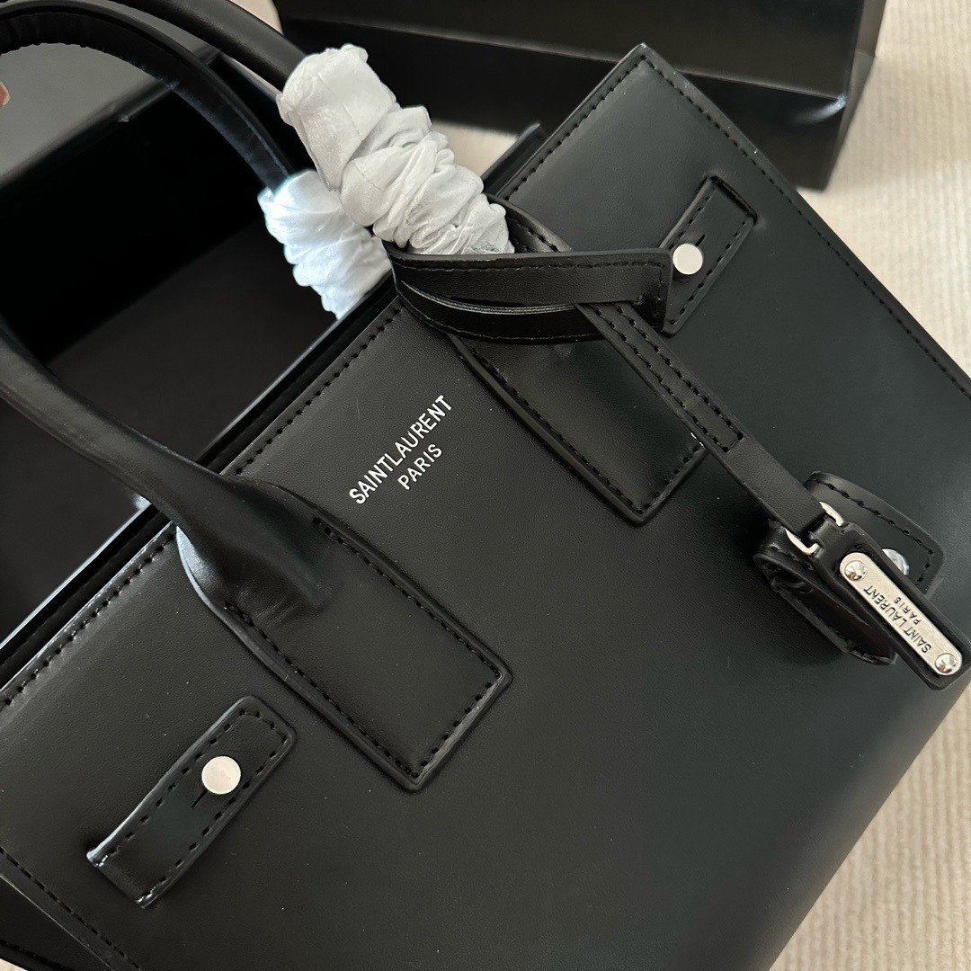 サンローラン　大人ハンドバッグ