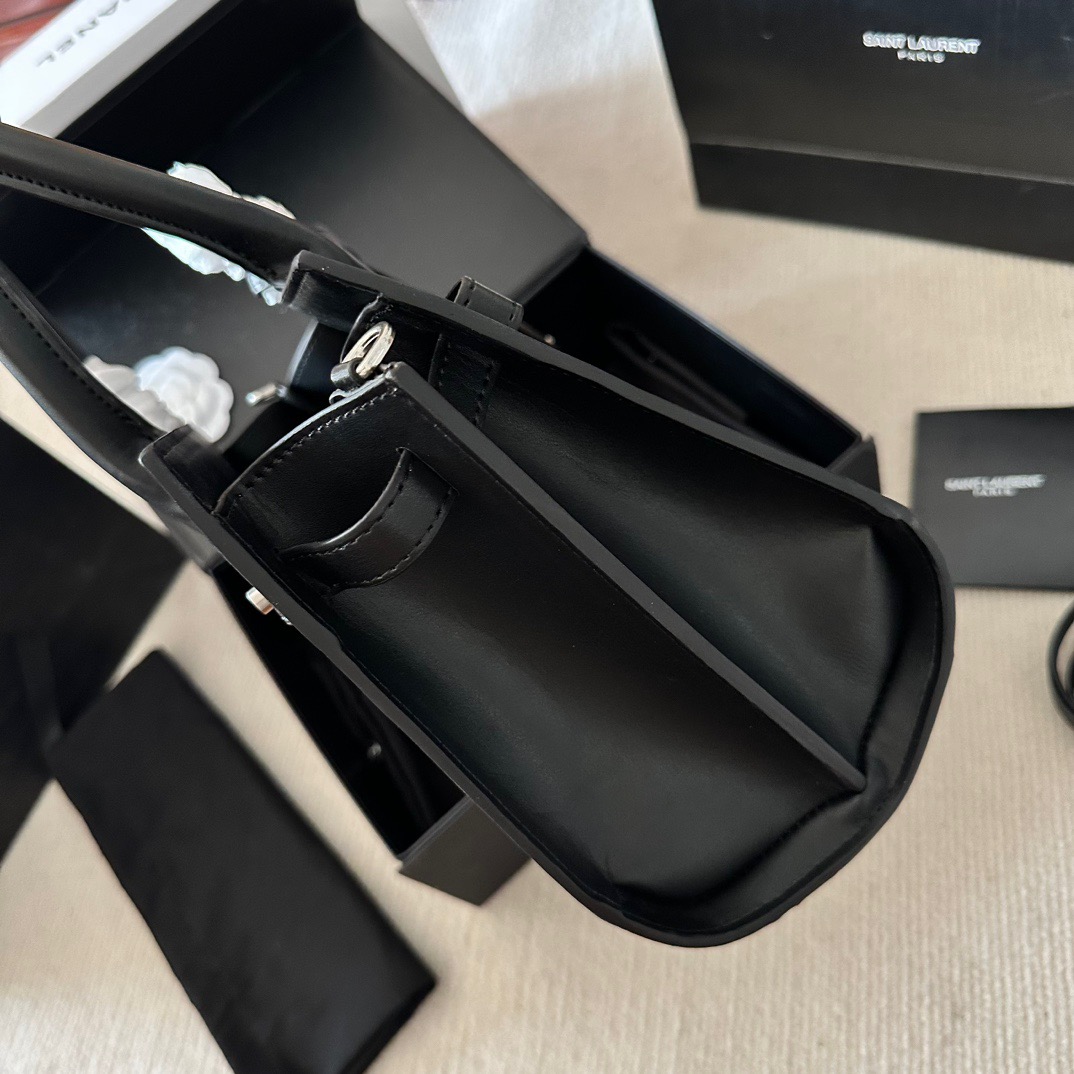 サンローラン　大人ハンドバッグ