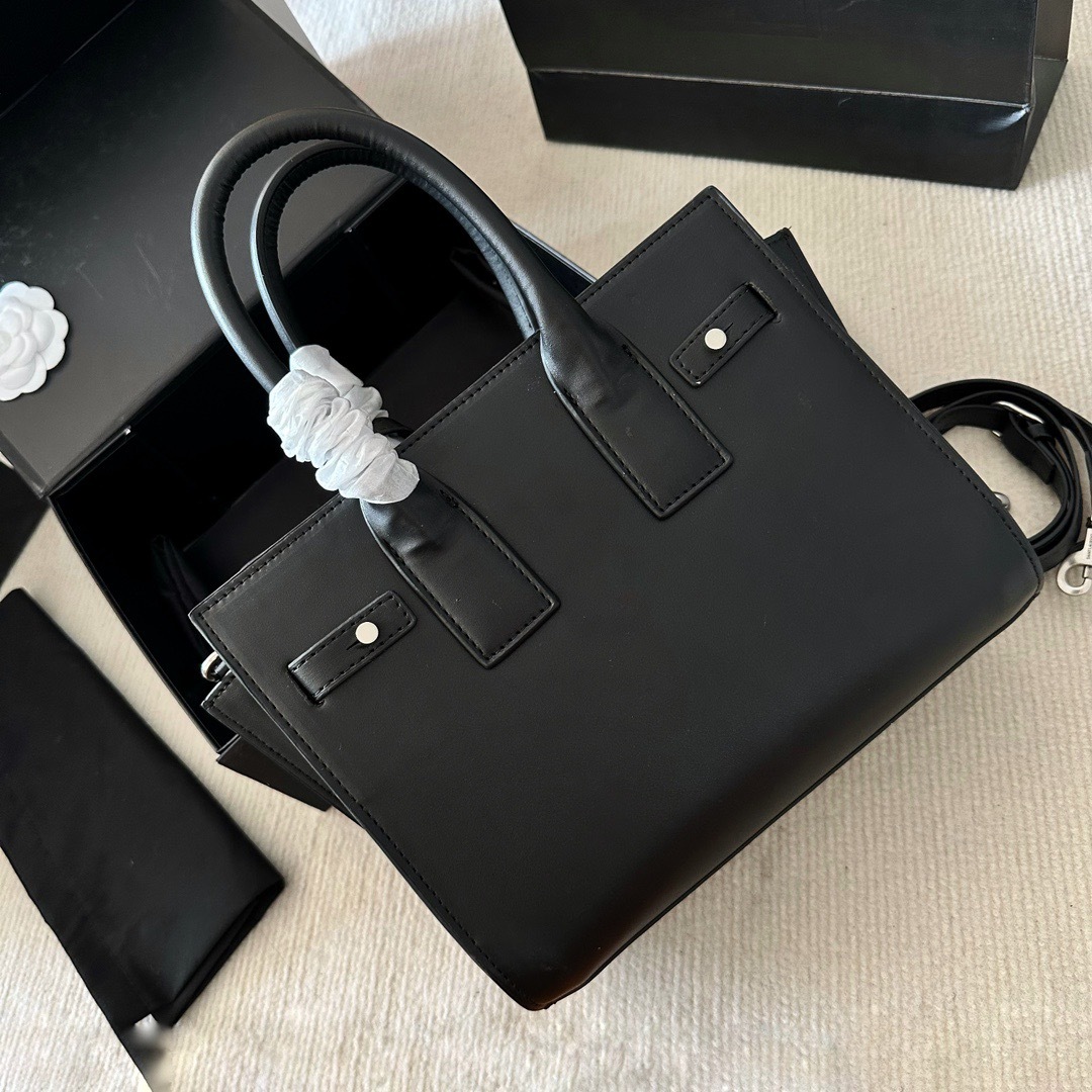 サンローラン　大人ハンドバッグ