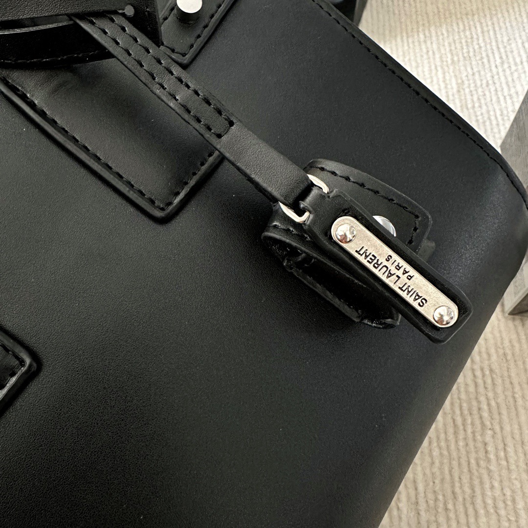 サンローラン　大人ハンドバッグ