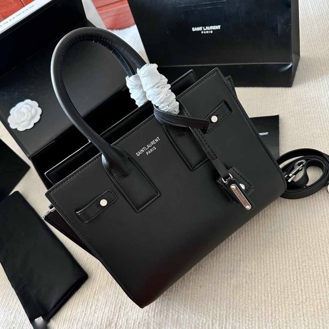 サンローラン　大人ハンドバッグ