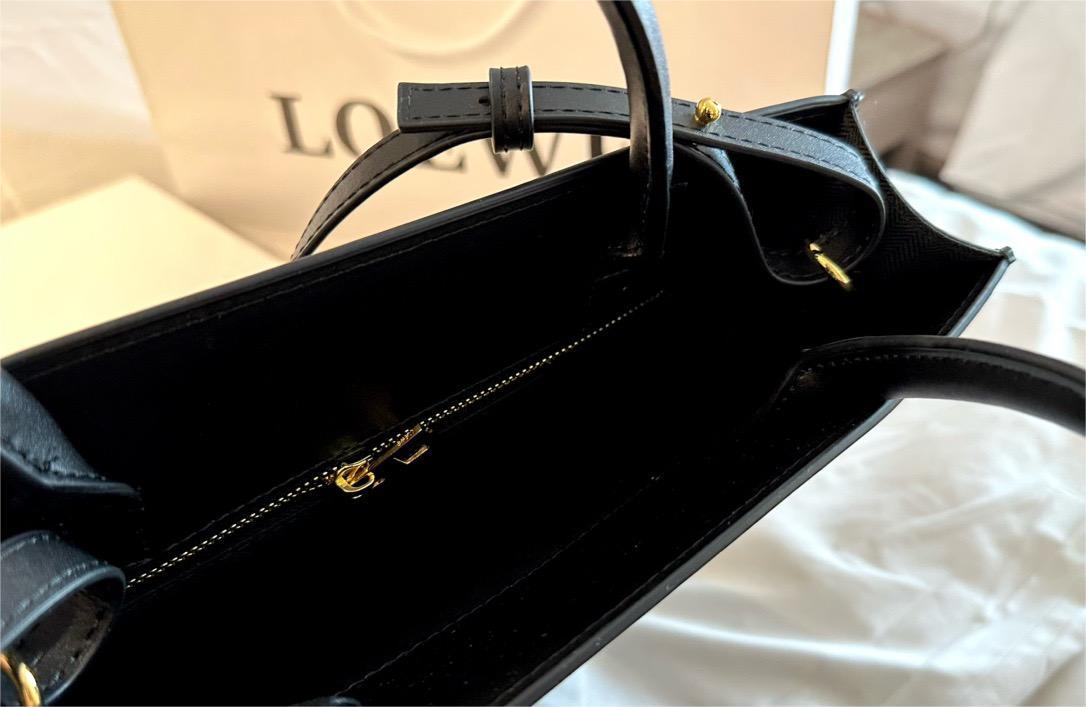 LOEWE　ショルダーバッグ