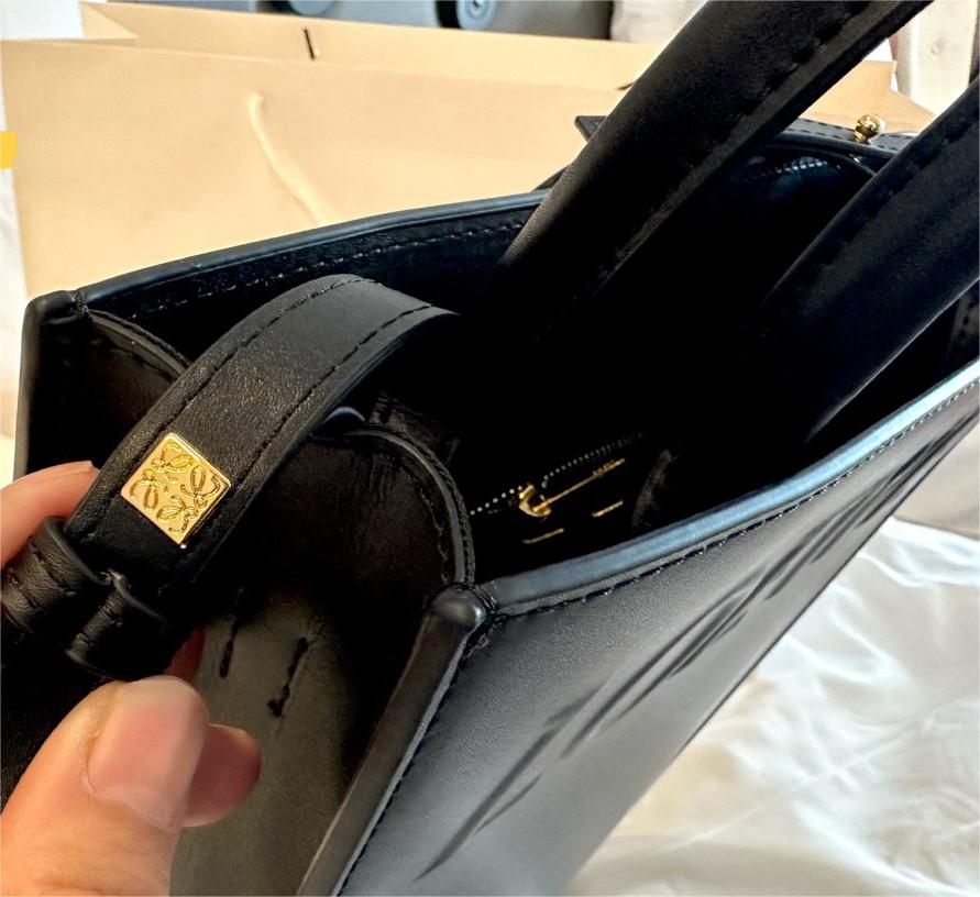 LOEWE　ショルダーバッグ